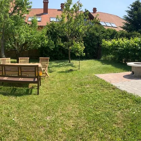 Lellei Pihenohaz Holiday home Balatonlelle
